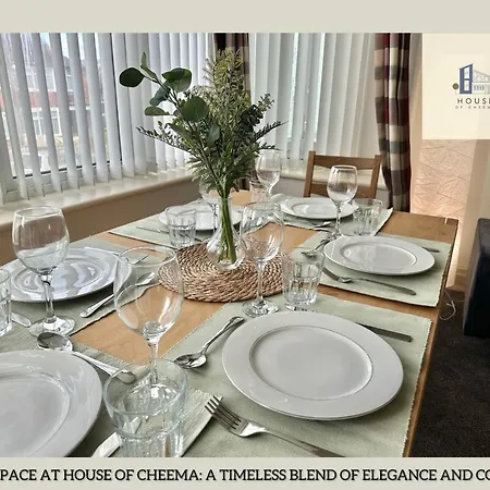 Leeds Carnival Comfort 4br House