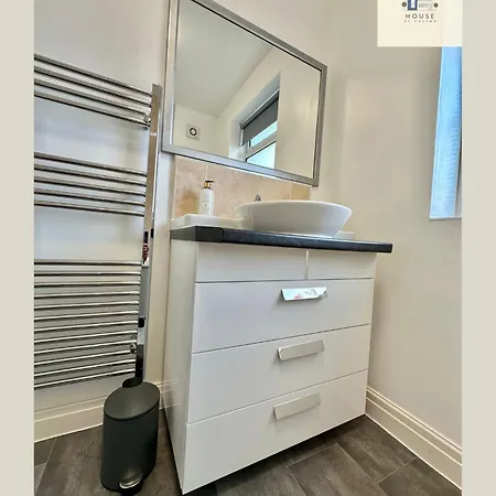شقة Leeds Carnival Comfort 4br House ليدز