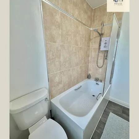 Leeds Carnival Comfort 4br House شقة