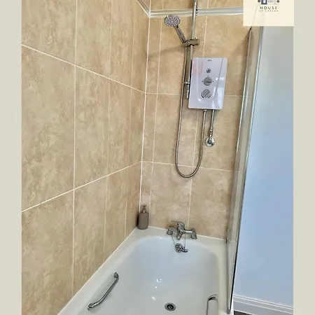 Leeds Carnival Comfort 4br House شقة
